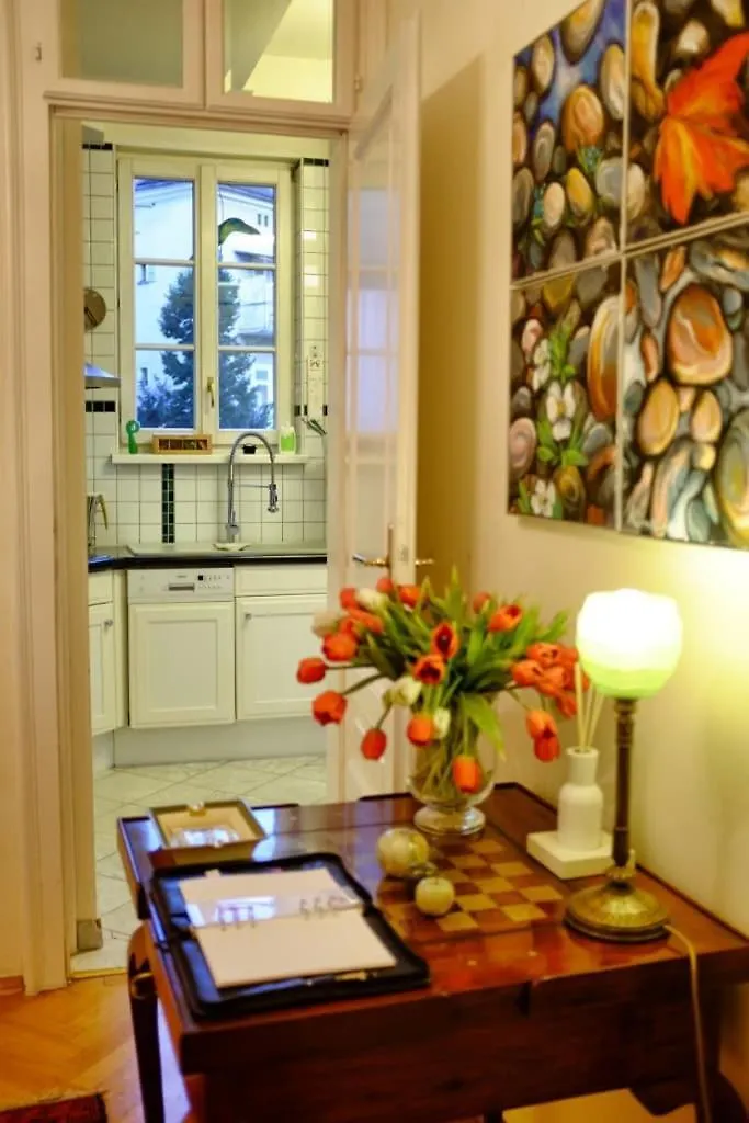 Daire Altbauapartment Am Stadtpark Mit Uhrturmblick Graz