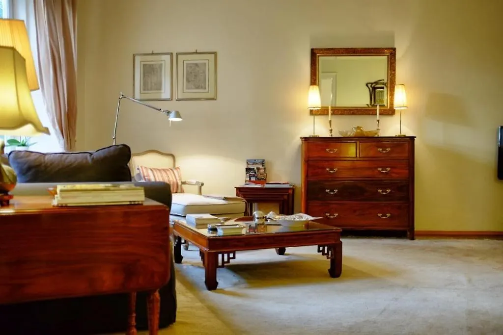 Daire Altbauapartment Am Stadtpark Mit Uhrturmblick Graz